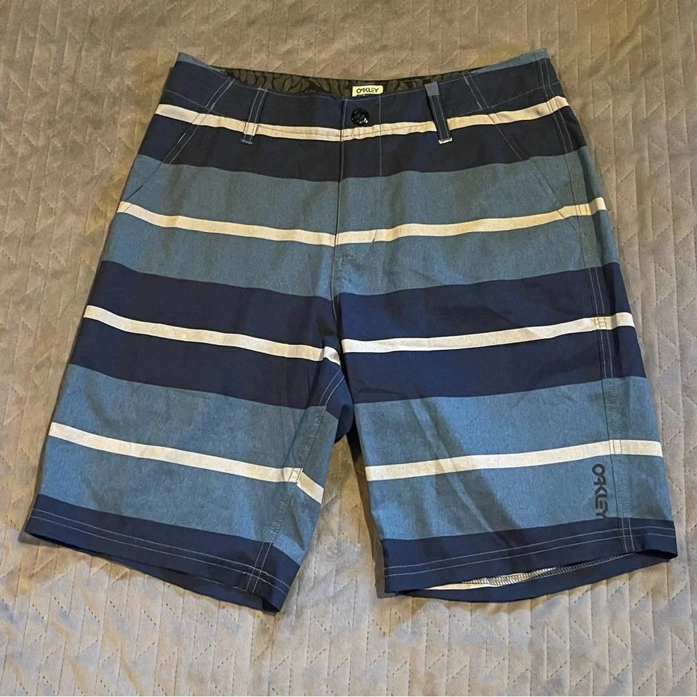 Oakley shorts mens size 30‎ EUC blue/white